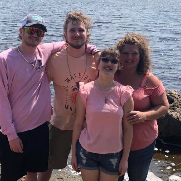 Meet your Posher, Shellie - Picture 1 of 1